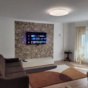  Apartamento Mouro Rivers House - Remarkable 3-bed