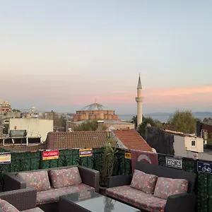 Life , Estambul Turquía